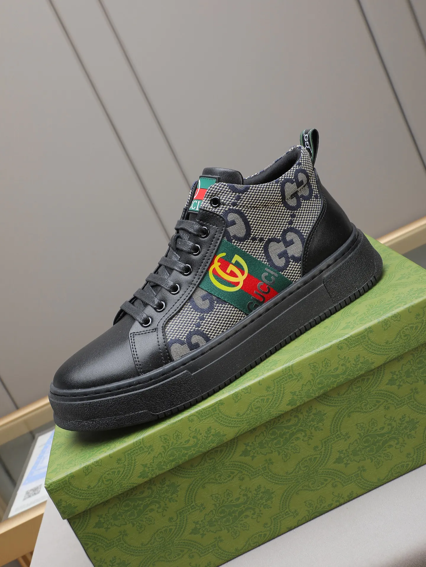 💶PP420 [GUCCI] Men’s classic Gucci high-top casual shoes. The uppers are made of imported cowhide from Italy and mesh lining. They are fine in workmanship and high-end. Has a fashionable and exemplary look. Original rubber wear-resistant and anti-slip outsole. Code number: 38-45 (45 is customized)